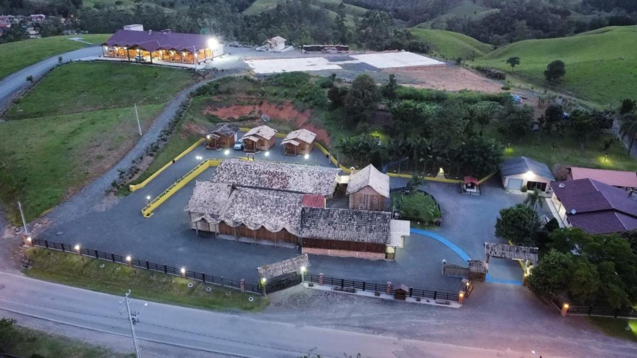 Pousada E Restaurante Redivo เลาโรมิลเลอร์ ภายนอก รูปภาพ